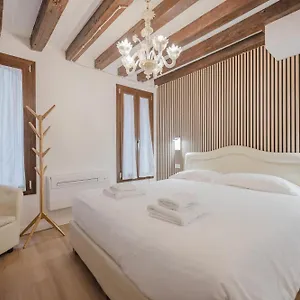 Rialto 707 Venice